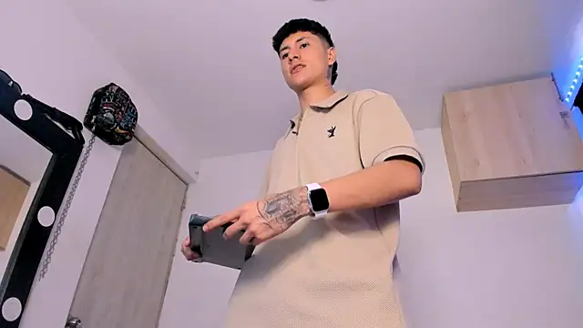 Mateo Escobar online show from September 15, 8:32 pm