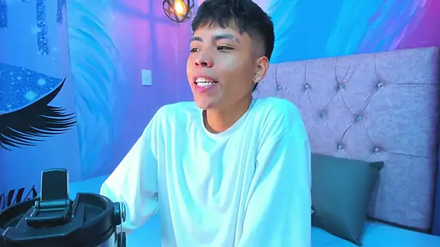 MaxiWildd online show from May 20, 1:17 pm