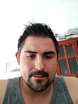 Snapshot of Bradd_32 chatting on October 25, 5:03 pm Bradd 32 online show from October 25, 5:03 pm