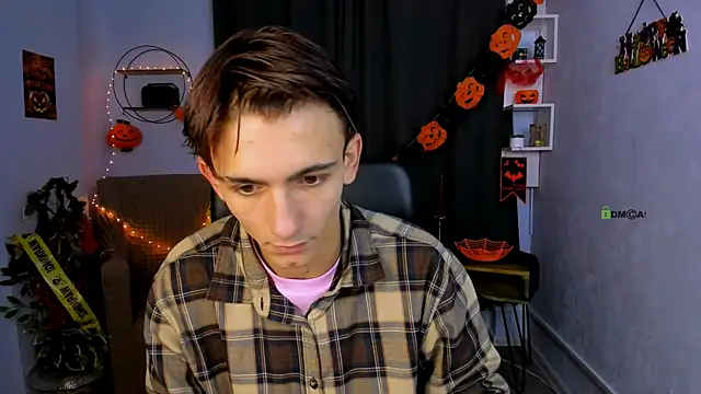 Snapshot of tobi_yours chatting on October 20, 12:31 pm tobi yours online show from October 20, 12:31 pm