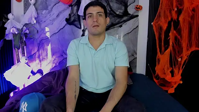 Snapshot of William_Steel_ chatting on October 22, 4:05 am William Steel online show from October 22, 4:05 am