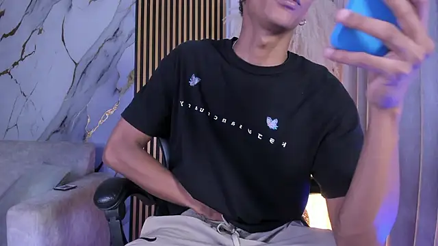 JulienSaint online show from March 30, 11:55 am