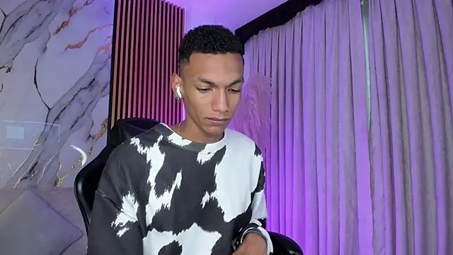 JulienSaint online show from April 16, 11:43 am