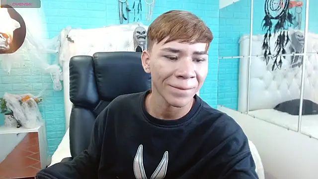 nathanclay online show from November 2, 3:33 am