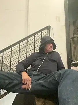 Snapshot of pervonpatrol chatting on October 13, 4:07 am pervonpatrol online show from October 13, 4:07 am