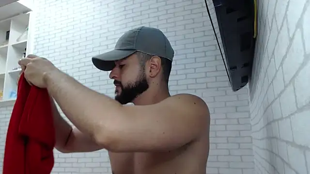 BombeiroHotx online show from April 7, 9:37 pm