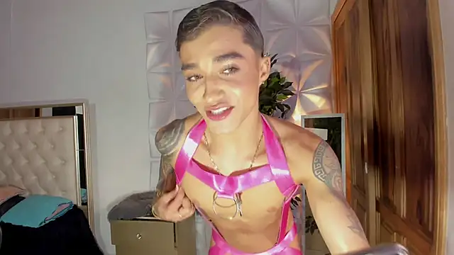 Wyatt Rose online show from October 25, 8:54 pm