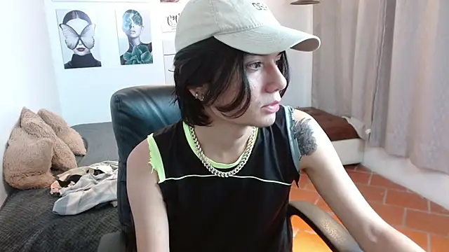 Snapshot of davoxer chatting on October 25, 3:19 am davoxer online show from October 25, 3:19 am