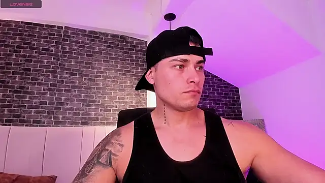 connorsmiith online show from April 1, 12:34 am