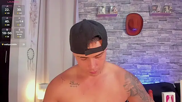 connorsmiith online show from November 19, 12:43 am