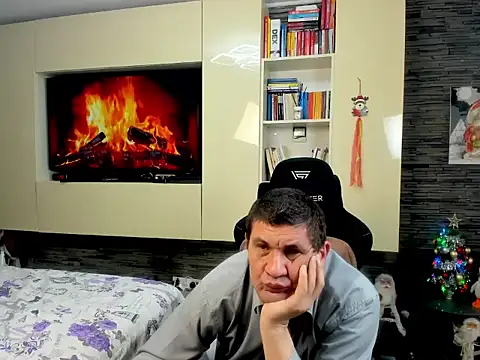 SpartacusDaddy48 online show from February 14, 11:22 pm