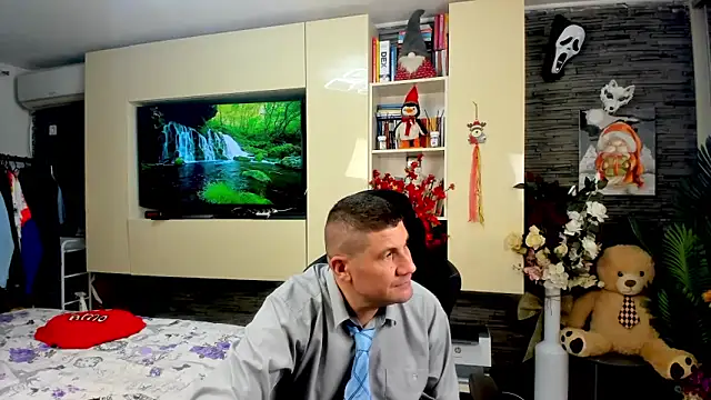 SpartacusDaddy48 online show from March 30, 5:47 pm