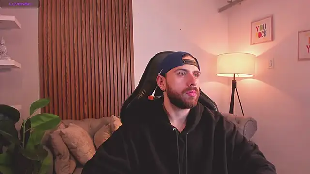 Maximo Wolff online show from April 13, 1:17 am