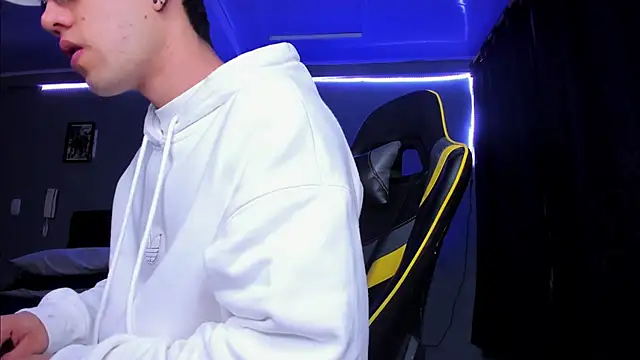 alexgiraldo   online show from November 1, 10:52 am