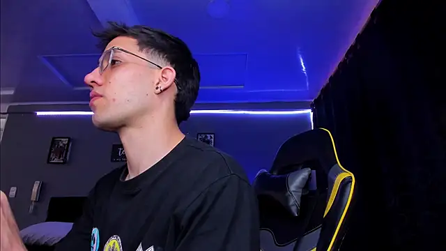 alexgiraldo   online show from November 8, 12:19 pm