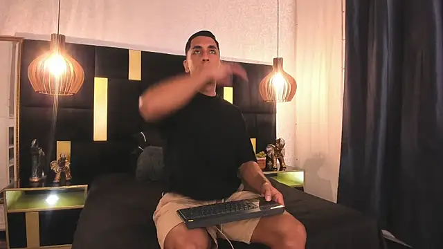 Lucio  Fox online show from February 9, 11:48 am