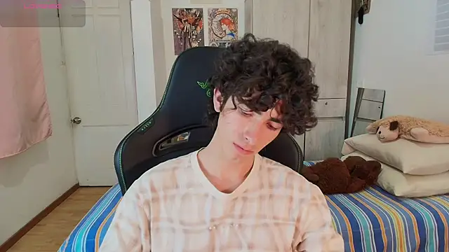 Nude Boy18 online show from April 12, 6:04 am