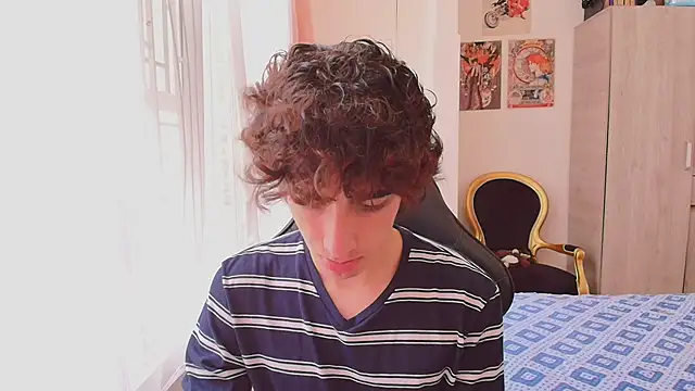 Nude Boy18 online show from October 28, 5:26 pm