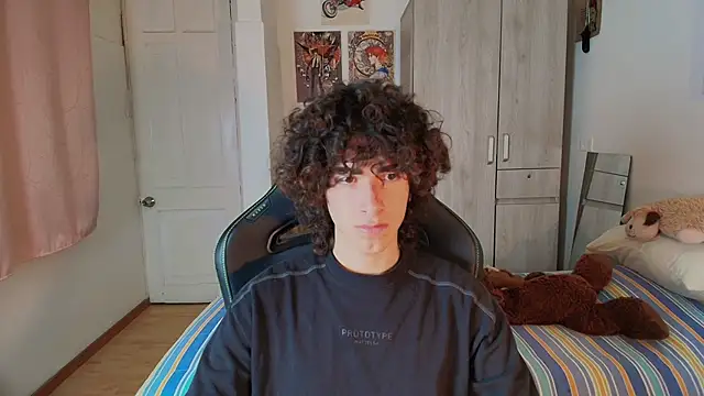 Nude Boy18 online show from March 23, 2:17 am