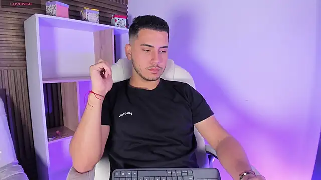 Snapshot of Axel_grey_ chatting on October 18, 2:11 pm Axel grey  online show from October 18, 2:11 pm
