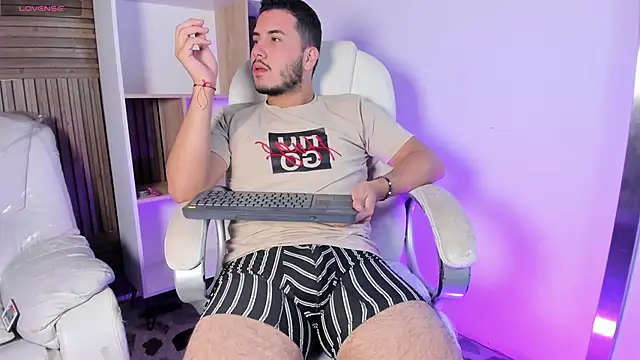 Snapshot of Axel_grey_ chatting on October 9, 1:27 pm Axel grey  online show from October 9, 1:27 pm