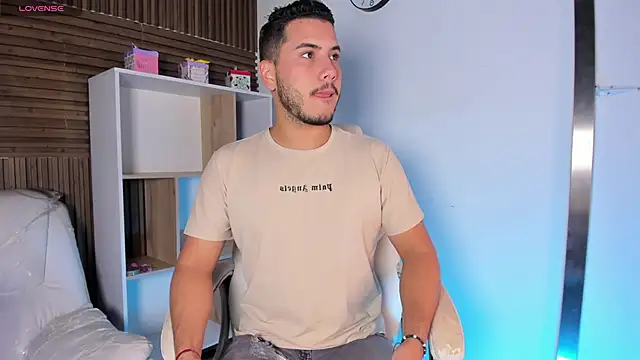 Snapshot of Axel_grey_ chatting on October 4, 12:32 pm Axel grey  online show from October 4, 12:32 pm