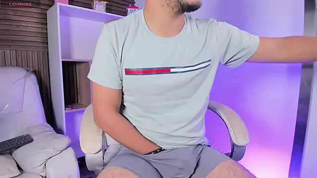 Snapshot of Axel_grey_ chatting on October 10, 1:38 pm Axel grey  online show from October 10, 1:38 pm