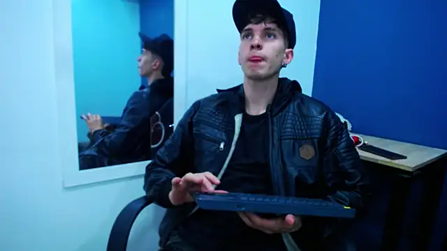 Jheampiiero online show from November 28, 1:02 pm