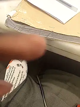 hotboy43339 online show from January 6, 3:43 am