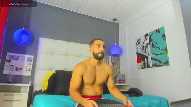 Yiyo10  online show from March 17, 8:55 pm