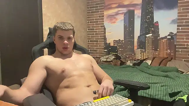 MusclePhantom online show from January 5, 8:45 pm