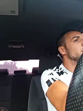 Necunoscutul001 online show from September 14, 4:47 am