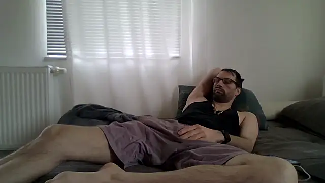 XLBarehengst online show from April 3, 8:33 am