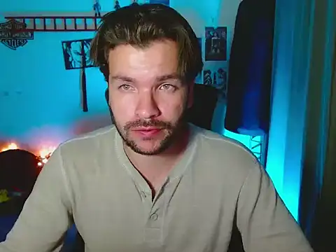 Snapshot of cortelioni_massimo_ chatting on October 3, 2:05 am cortelioni massimo  online show from October 3, 2:05 am