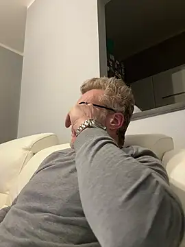 Axl hot online show from February 23, 12:56 am