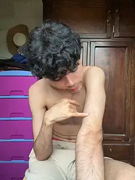 Axel-Mejia online show from December 5, 9:55 pm