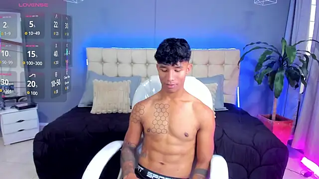 Snapshot of Frank98_ chatting on October 11, 6:56 pm Frank98  online show from October 11, 6:56 pm
