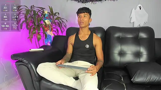 Snapshot of Frank98_ chatting on October 23, 10:35 pm Frank98  online show from October 23, 10:35 pm