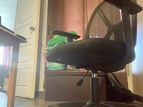 Snapshot of miker1239 chatting on October 2, 4:11 pm miker1239 online show from October 2, 4:11 pm