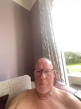 philefc online show from April 10, 8:32 am