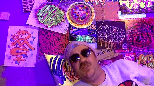 3615-ULLA online show from April 5, 8:05 pm