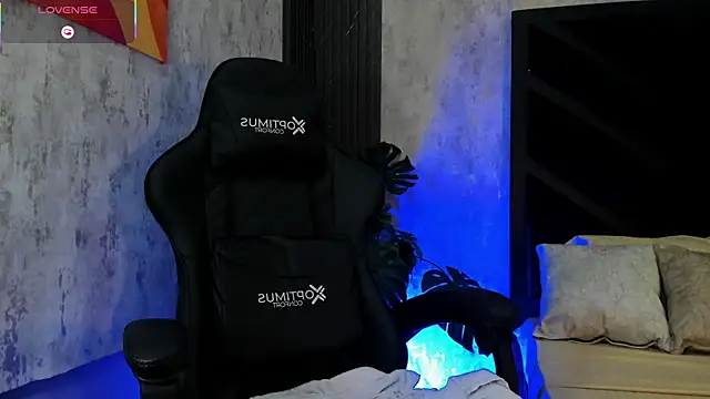 Eryonbradley online show from May 27, 12:07 am