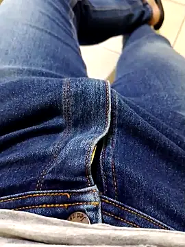 Snapshot of JoaoPedro17cm chatting on September 18, 1:35 pm JoaoPedro17cm online show from September 18, 1:35 pm