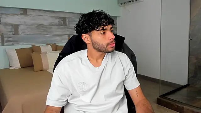 RaphaelDufort online show from December 15, 5:21 pm