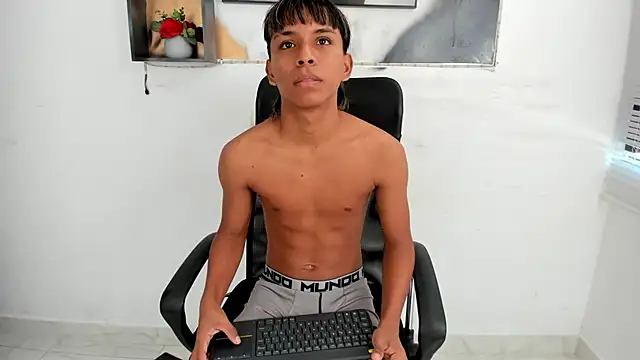 tyler twink boy online show from December 3, 1:06 pm