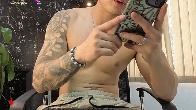 Alexander ferre online show from February 7, 1:40 pm