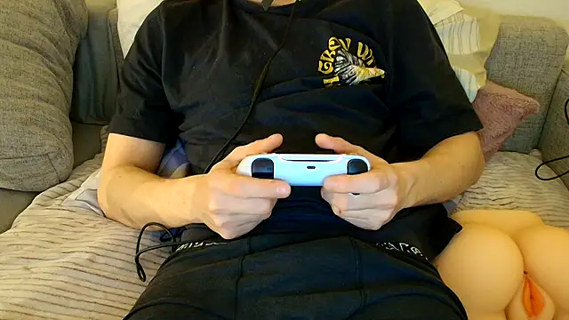 Breezydicksn online show from December 3, 10:27 pm