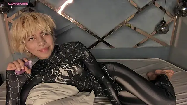 OliIverr22 online show from November 13, 9:52 pm