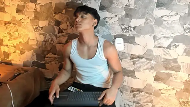 ZYZZ1312 online show from April 1, 4:25 am