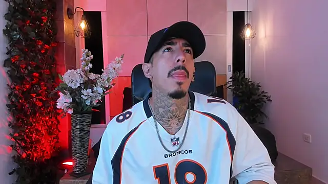 Donovan Desmond online show from February 21, 3:40 am